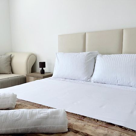 Guest House Koliqi - Hotel & Apartments อุลซิน ภายนอก รูปภาพ