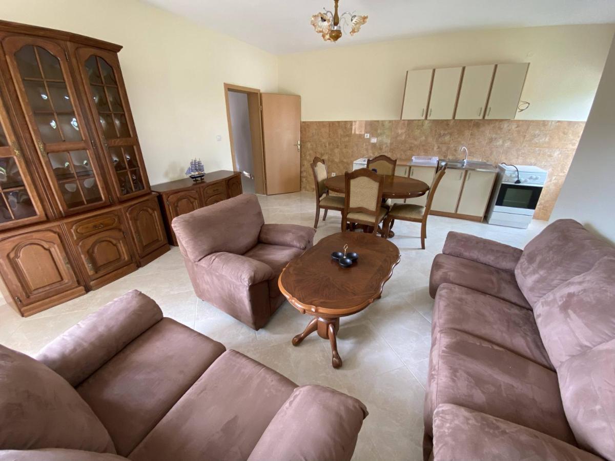 Guest House Koliqi - Hotel & Apartments อุลซิน ภายนอก รูปภาพ