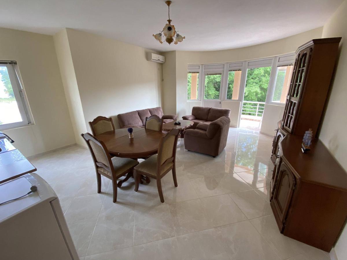 Guest House Koliqi - Hotel & Apartments อุลซิน ภายนอก รูปภาพ
