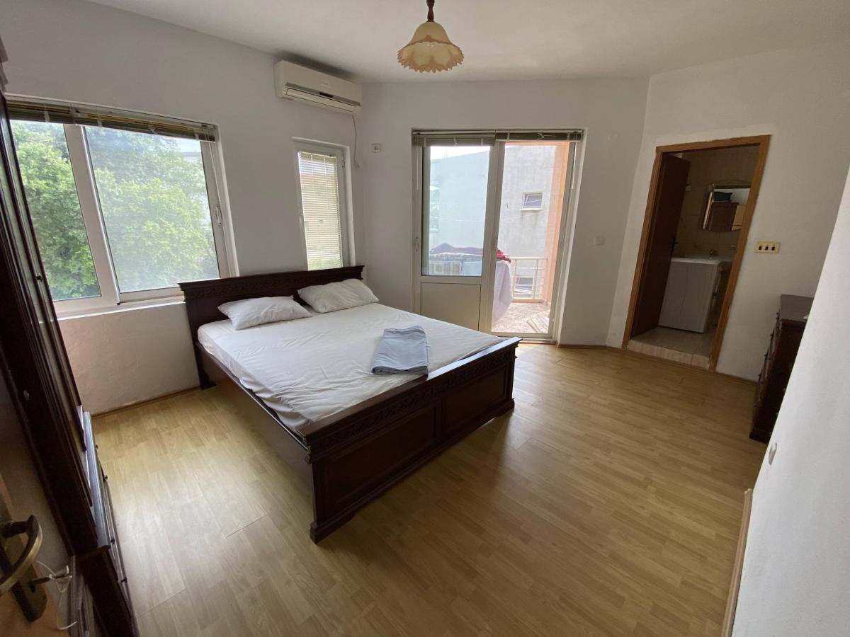 Guest House Koliqi - Hotel & Apartments อุลซิน ภายนอก รูปภาพ