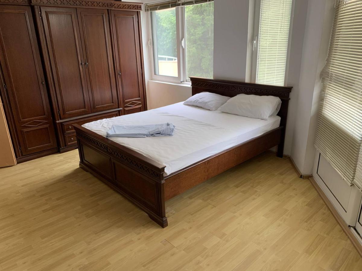 Guest House Koliqi - Hotel & Apartments อุลซิน ภายนอก รูปภาพ