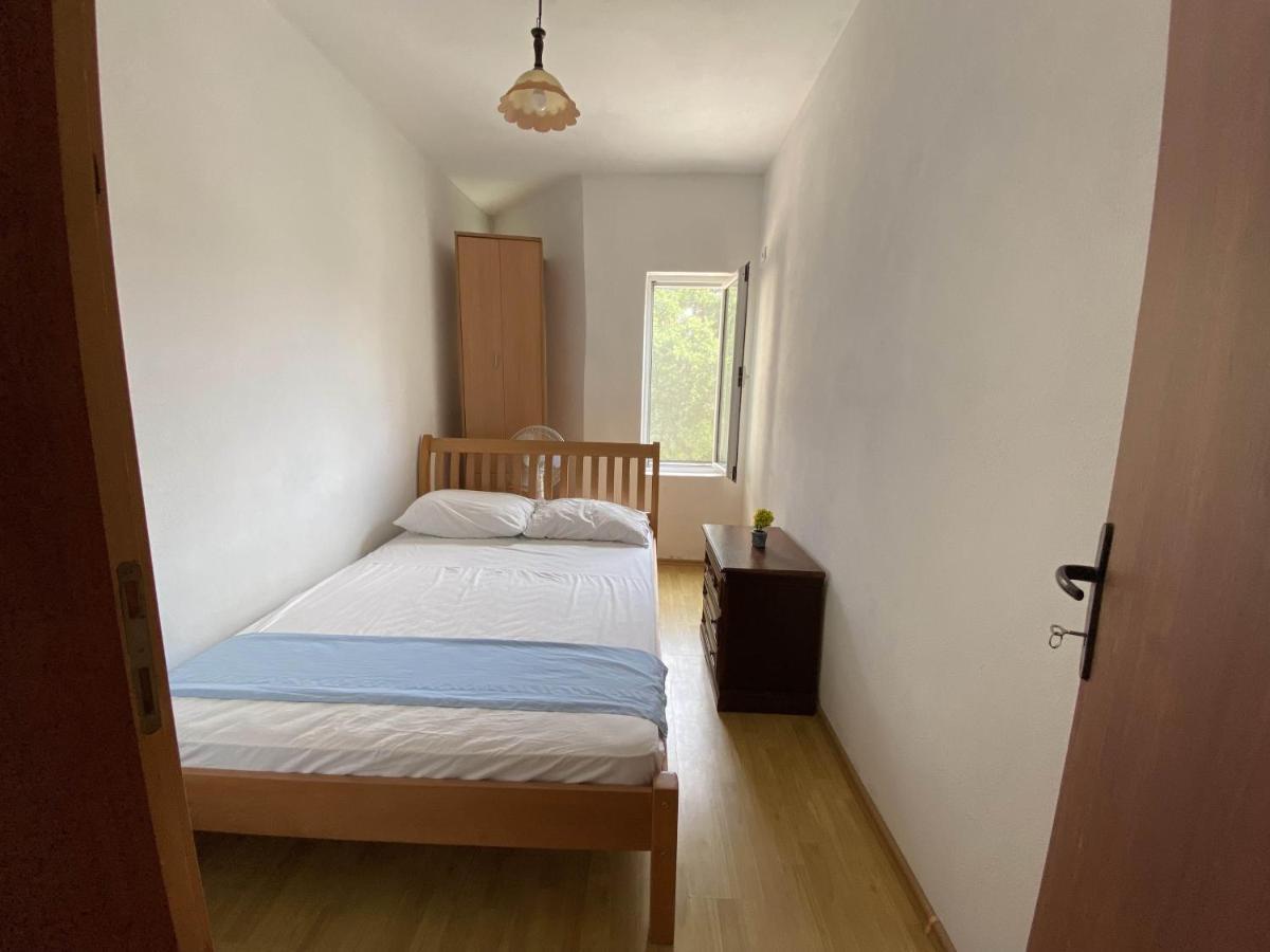 Guest House Koliqi - Hotel & Apartments อุลซิน ภายนอก รูปภาพ