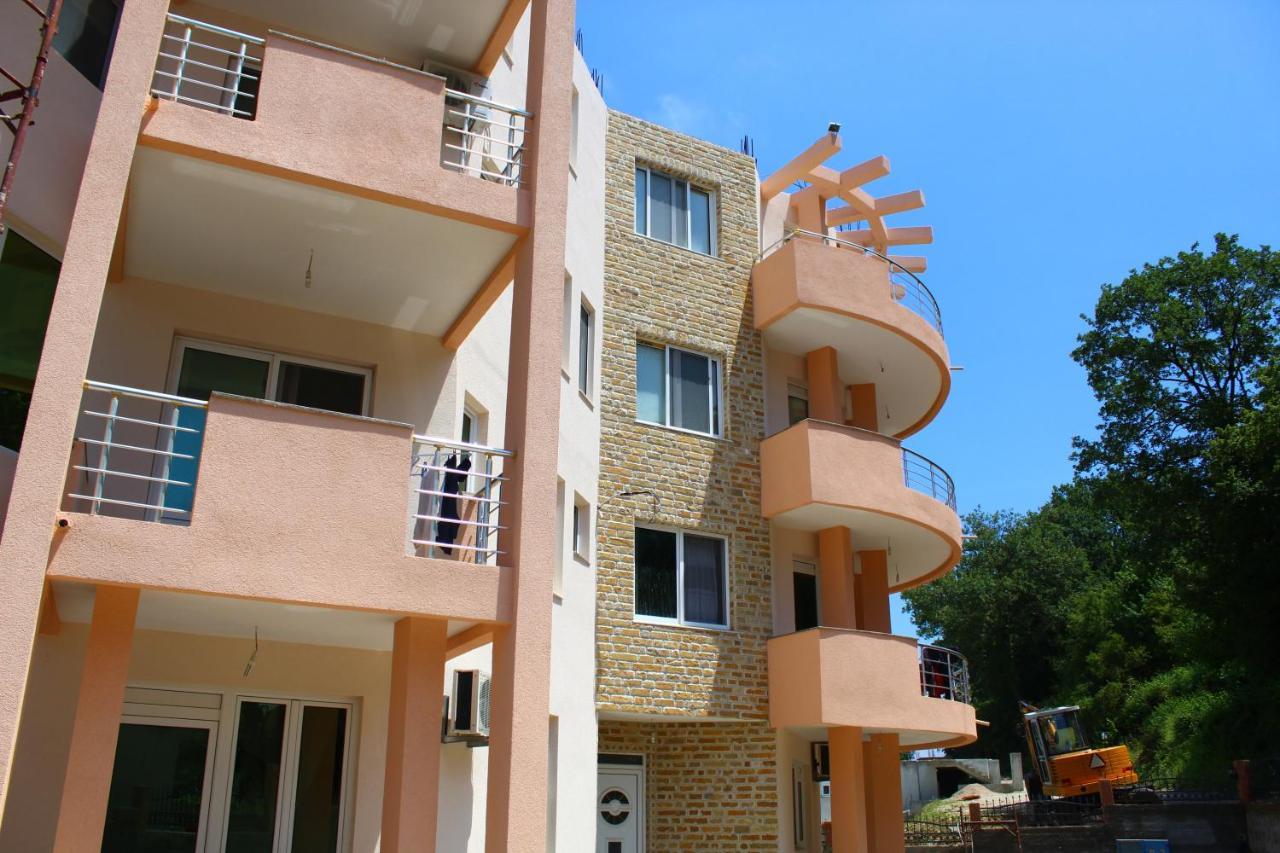 Guest House Koliqi - Hotel & Apartments อุลซิน ภายนอก รูปภาพ