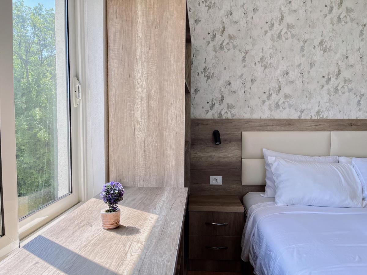Guest House Koliqi - Hotel & Apartments อุลซิน ภายนอก รูปภาพ