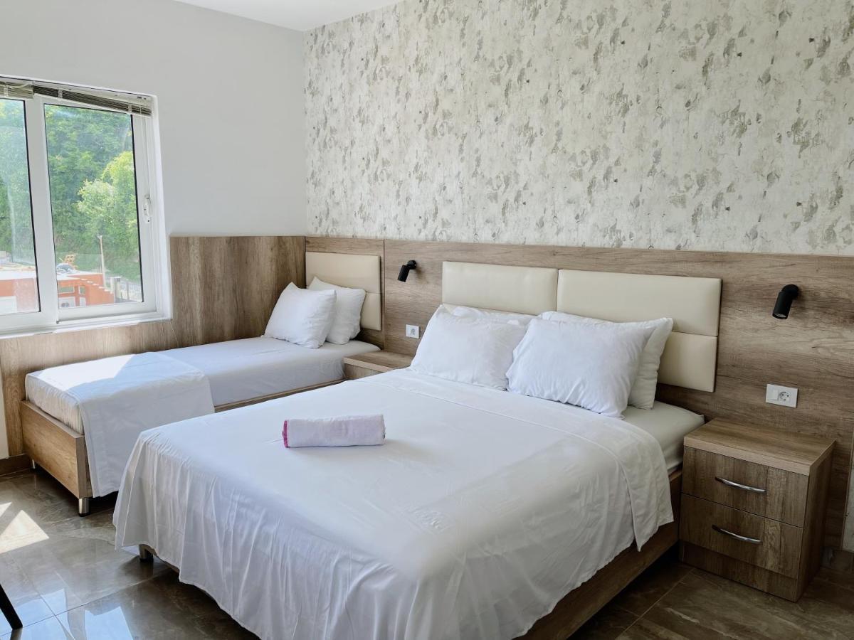 Guest House Koliqi - Hotel & Apartments อุลซิน ภายนอก รูปภาพ