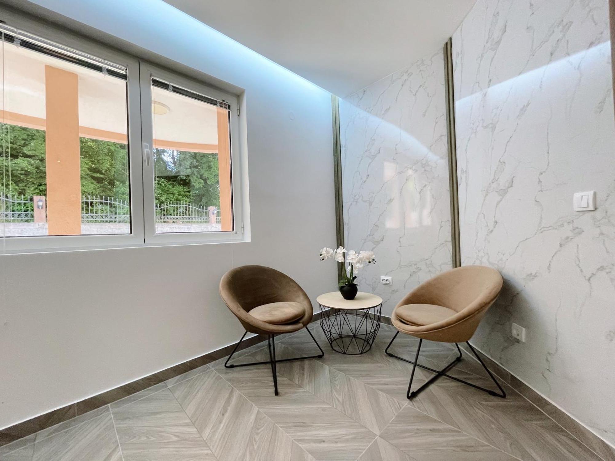 Guest House Koliqi - Hotel & Apartments อุลซิน ภายนอก รูปภาพ