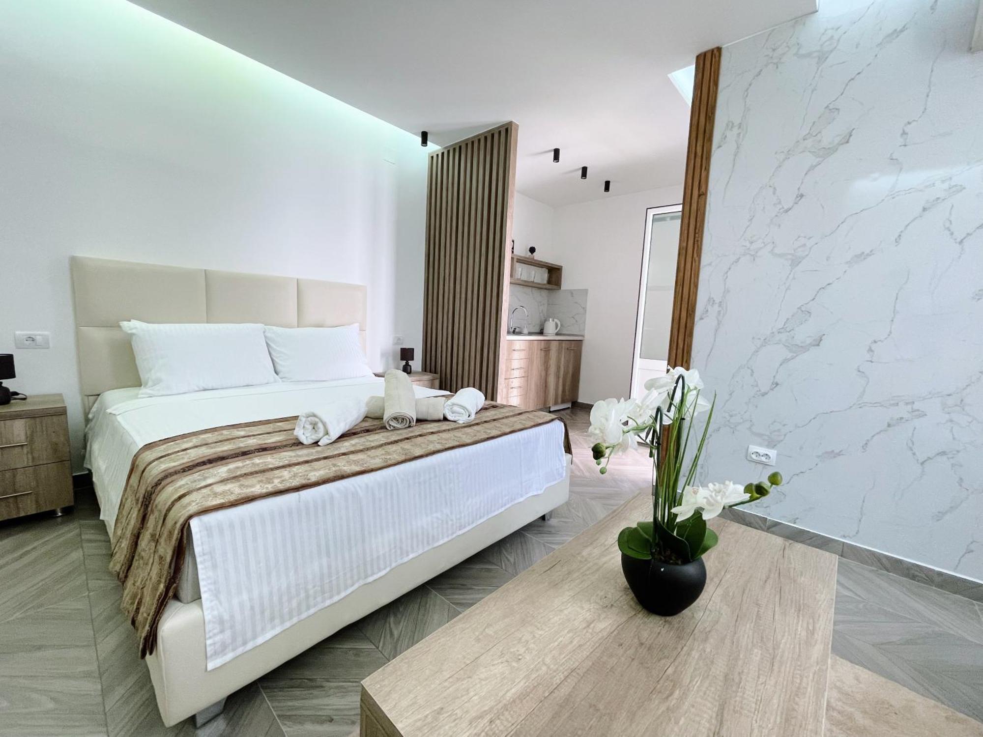 Guest House Koliqi - Hotel & Apartments อุลซิน ภายนอก รูปภาพ