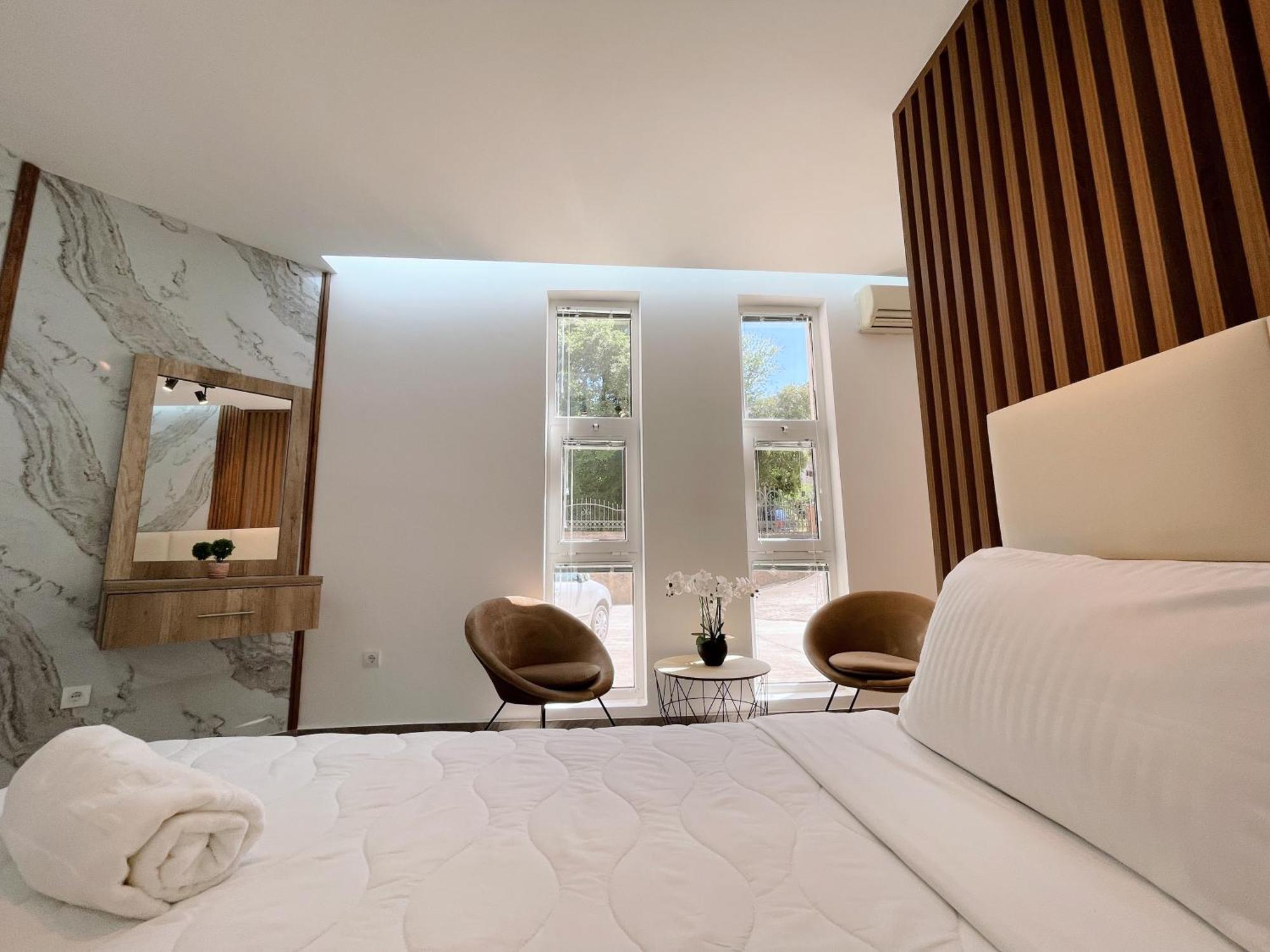 Guest House Koliqi - Hotel & Apartments อุลซิน ภายนอก รูปภาพ