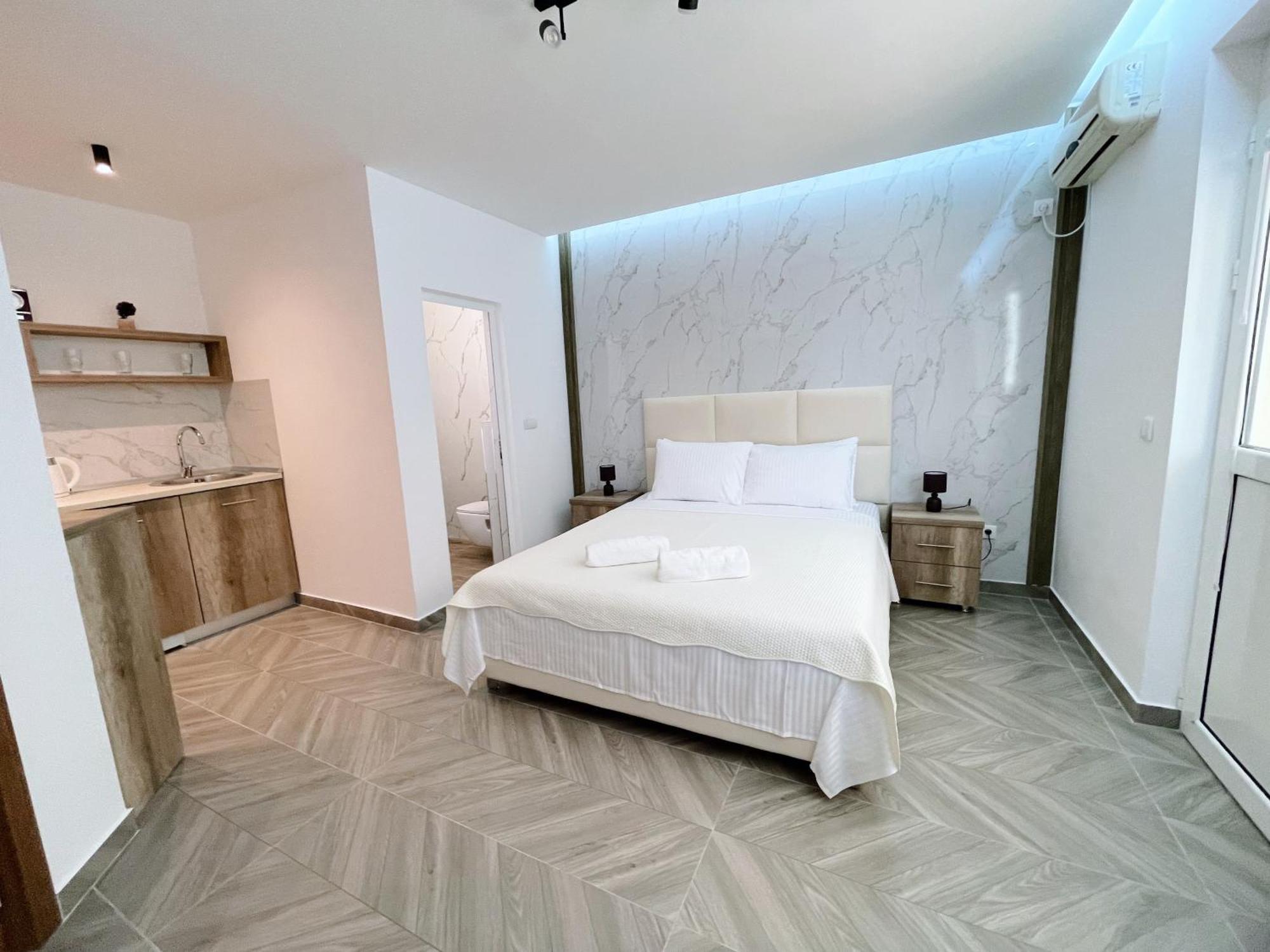 Guest House Koliqi - Hotel & Apartments อุลซิน ภายนอก รูปภาพ