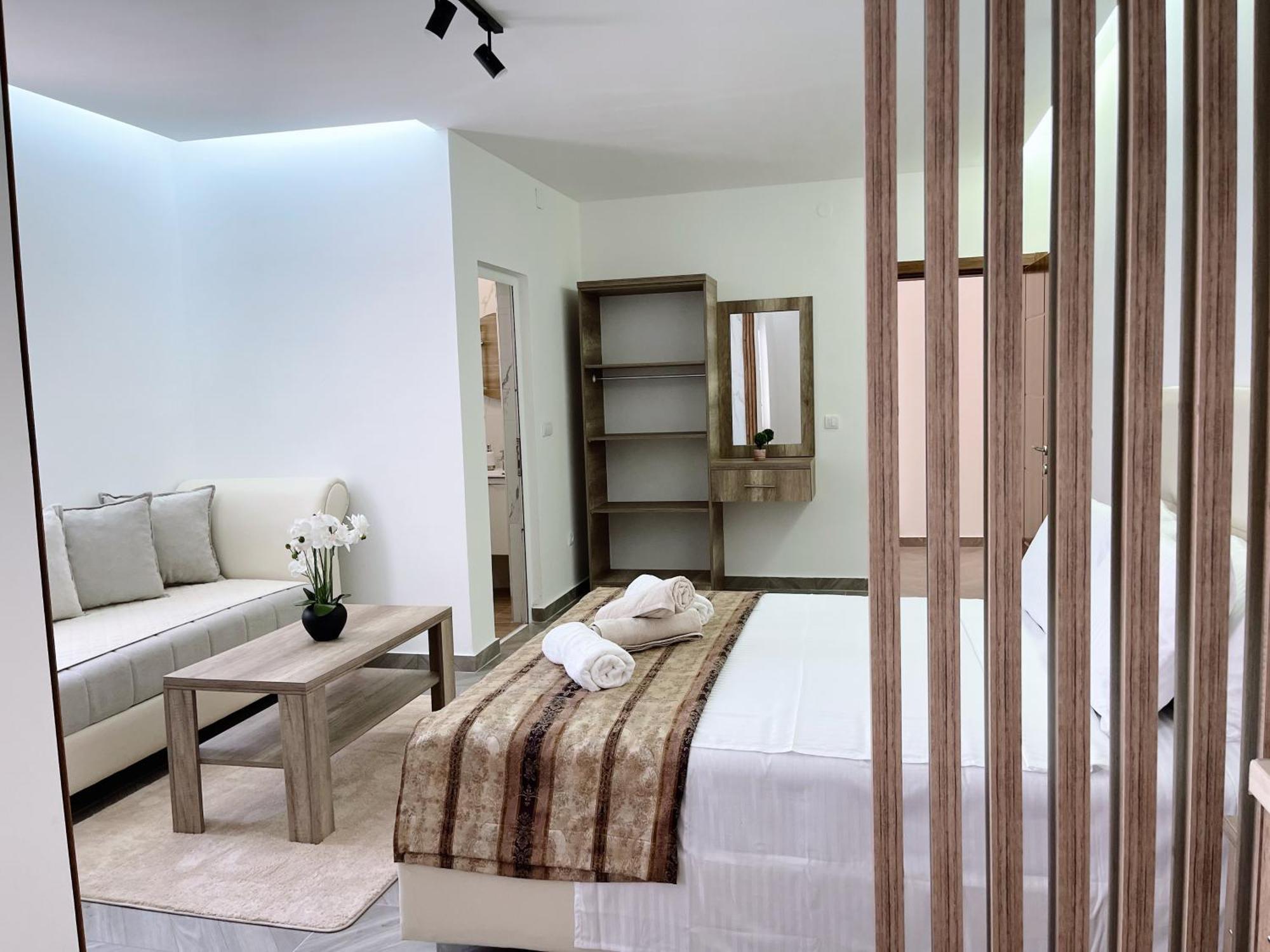 Guest House Koliqi - Hotel & Apartments อุลซิน ภายนอก รูปภาพ