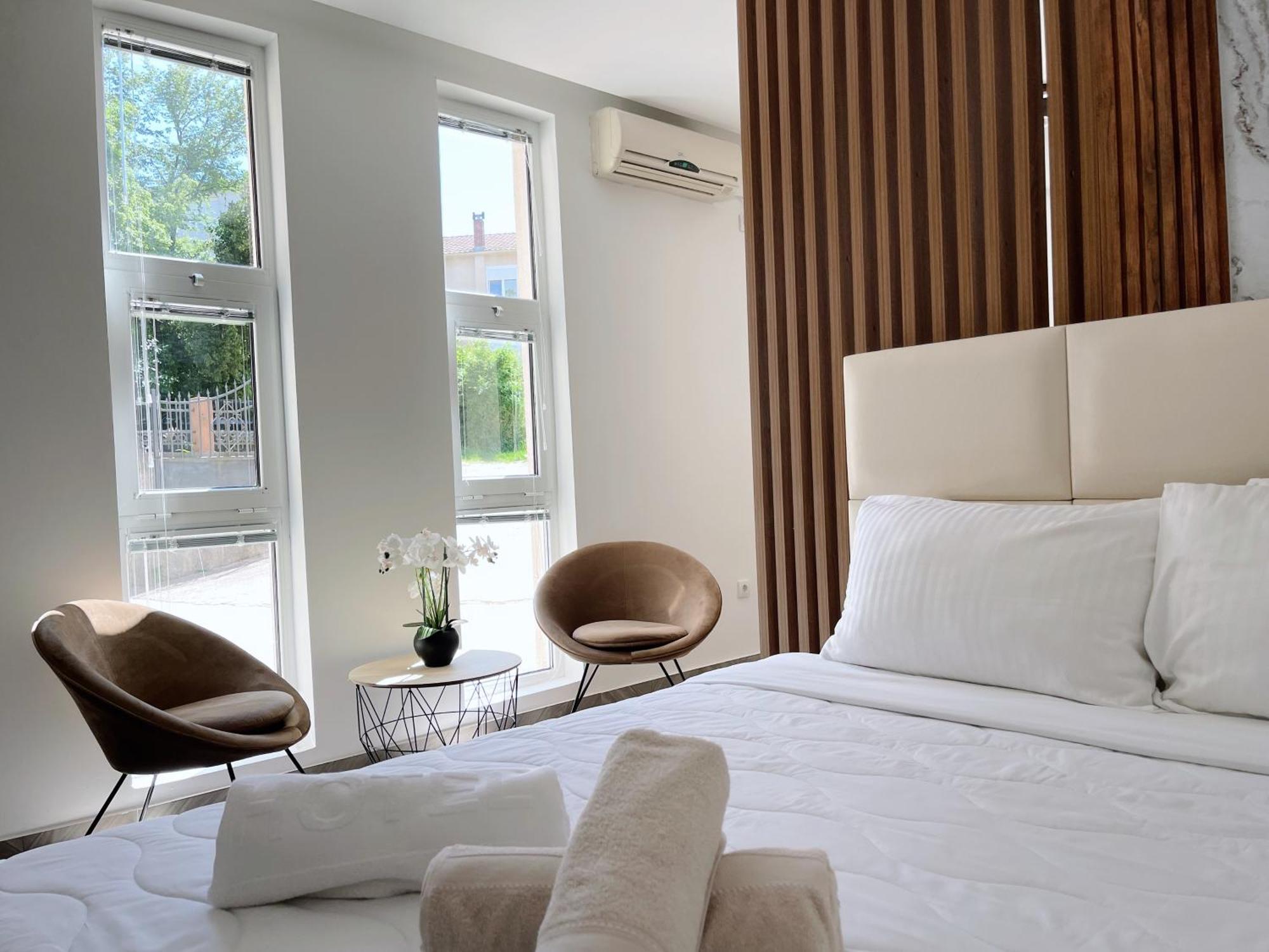 Guest House Koliqi - Hotel & Apartments อุลซิน ภายนอก รูปภาพ