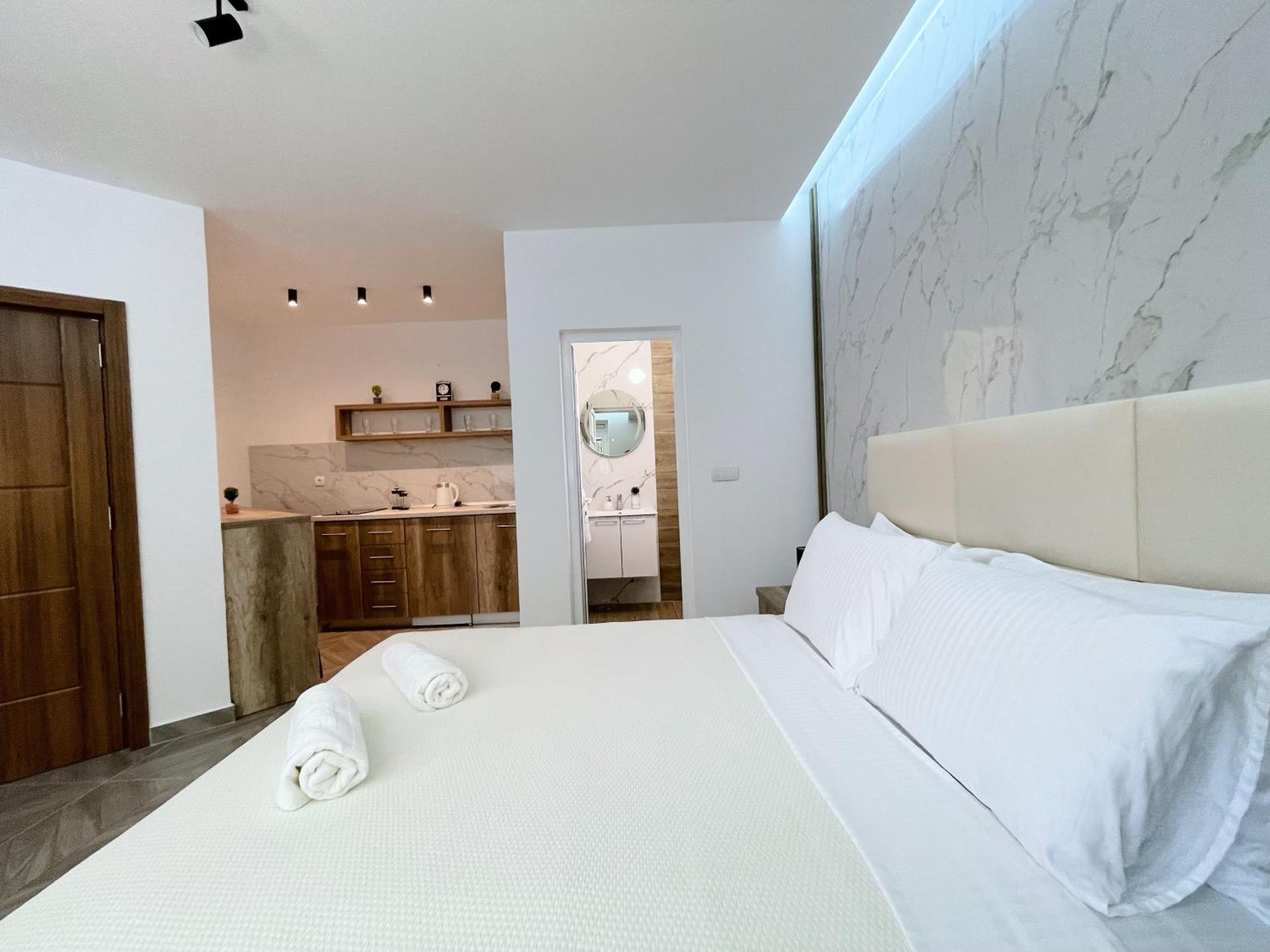 Guest House Koliqi - Hotel & Apartments อุลซิน ภายนอก รูปภาพ